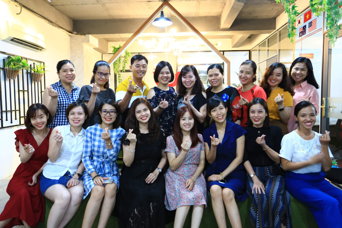 Lớp phụ huynh đông người của Trinh